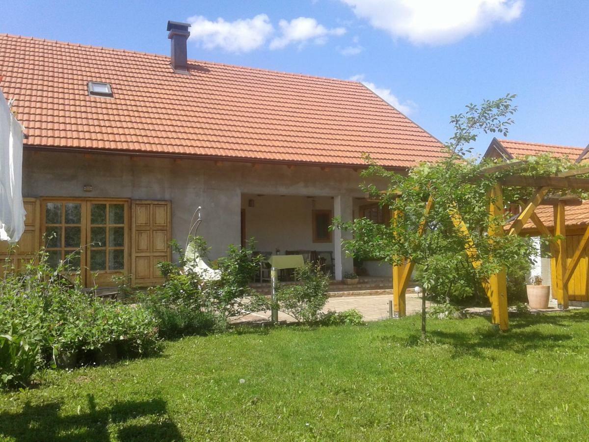 Latin Hotel Plaski Exterior photo